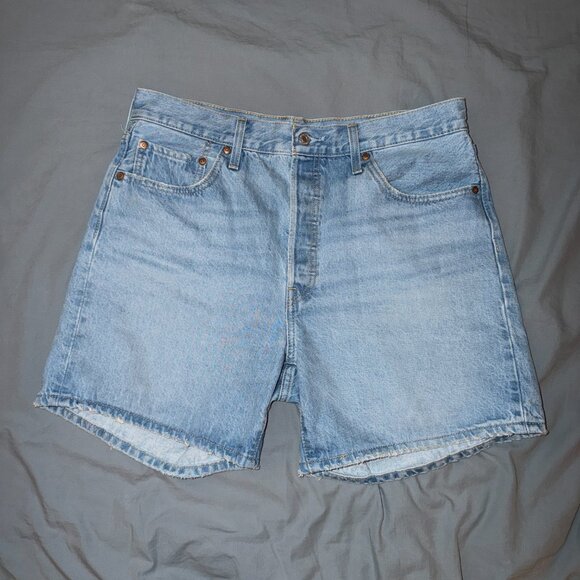 Levi's 501 Original Fit High Rise Mid-Thigh Shorts - Medium Wash W33 - Picture 2 of 4